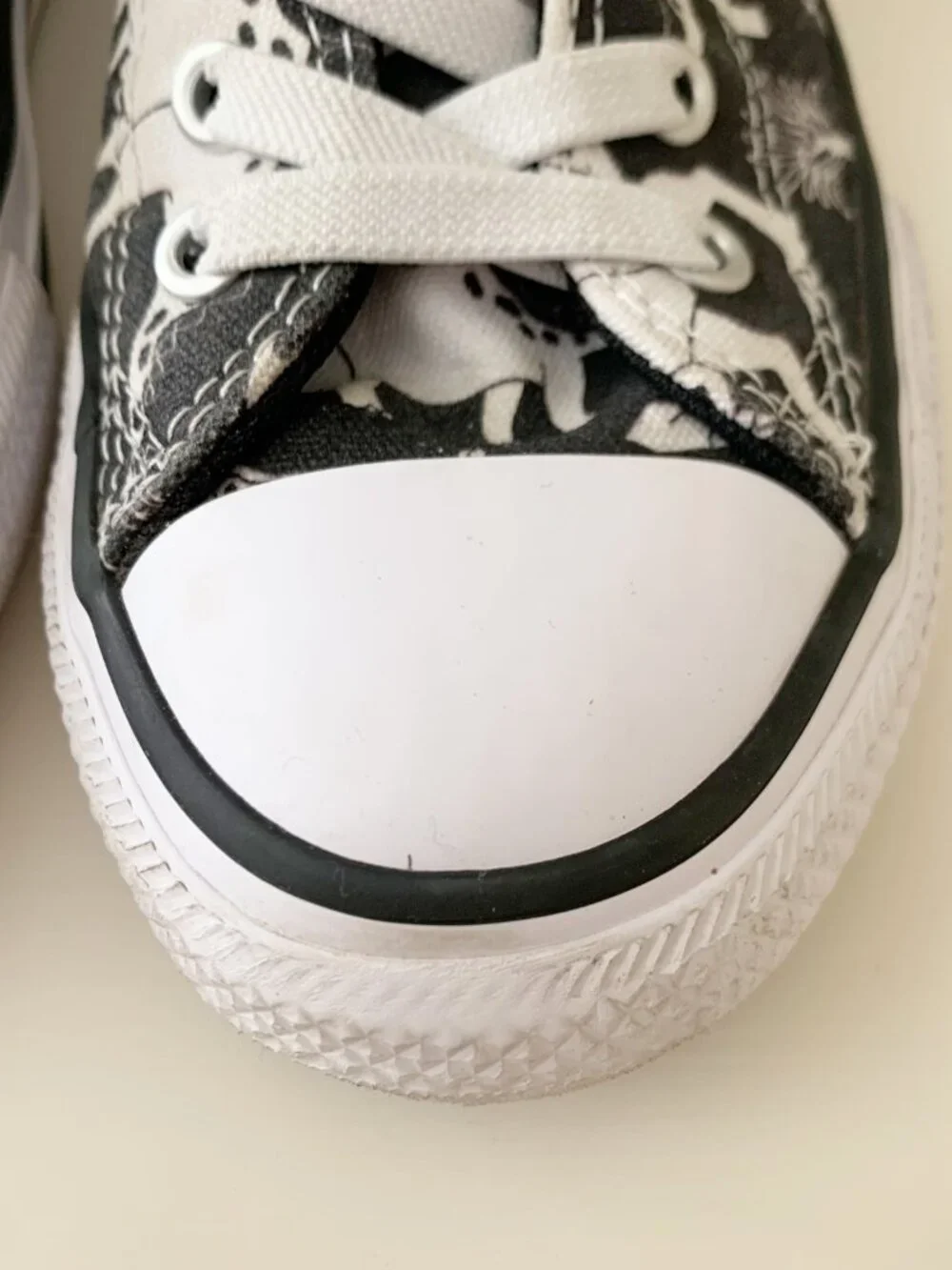 Converse Dinoverse Easy On Hightop Sneakers • Youth Size 2